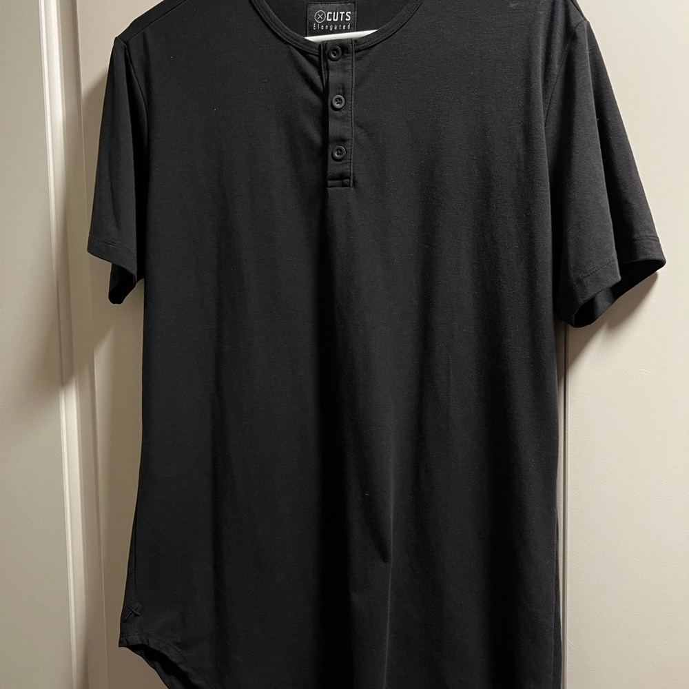 Cuts Henley curved hem